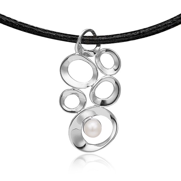 Smukt vedhæng i sølv med perle og læderkæde fra Blicher Fuglsang, 40 cm kæde 